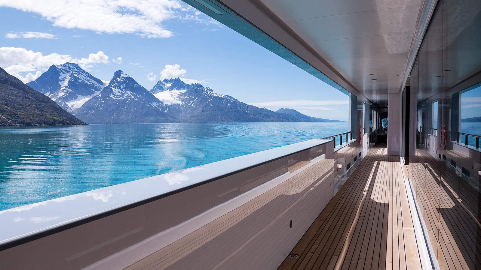 Yacht Cloudbreak - Christopher Scholey